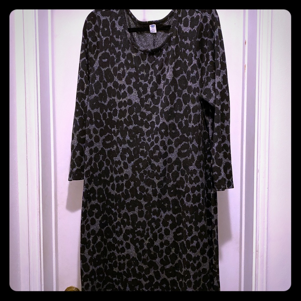 Old Navy black and gray leopard knit jersey dress.